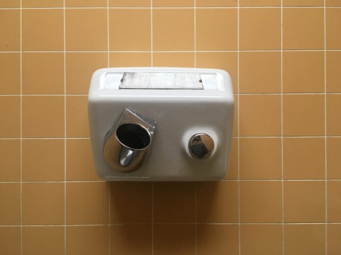 Hand Dryer Buying Guide: Features, Types, and Benefits
